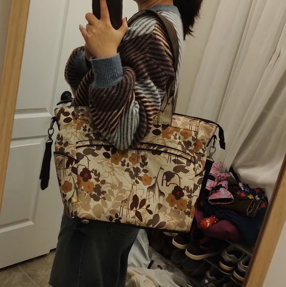 12 month baby snowsuit + mommy bag for free - Picture 11 of 11